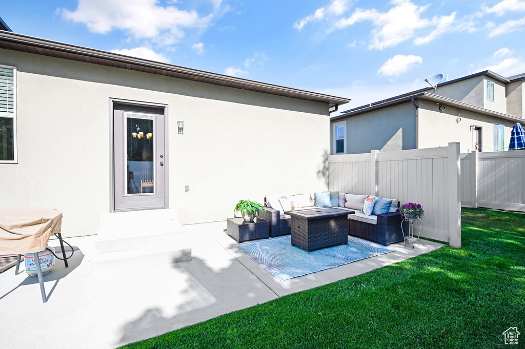 View of patio / terrace featuring outdoor lounge area