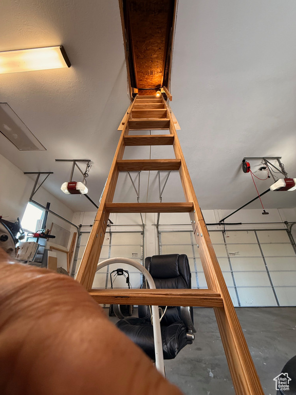 Stairs with concrete floors