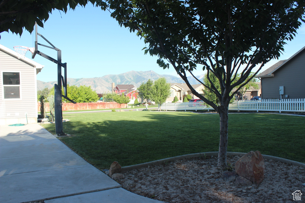 View of yard featuring a mountain view
