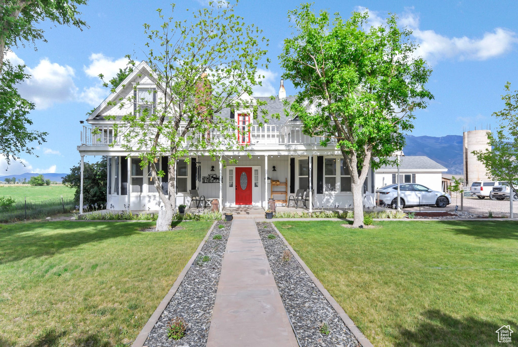 View of front of house with a porch