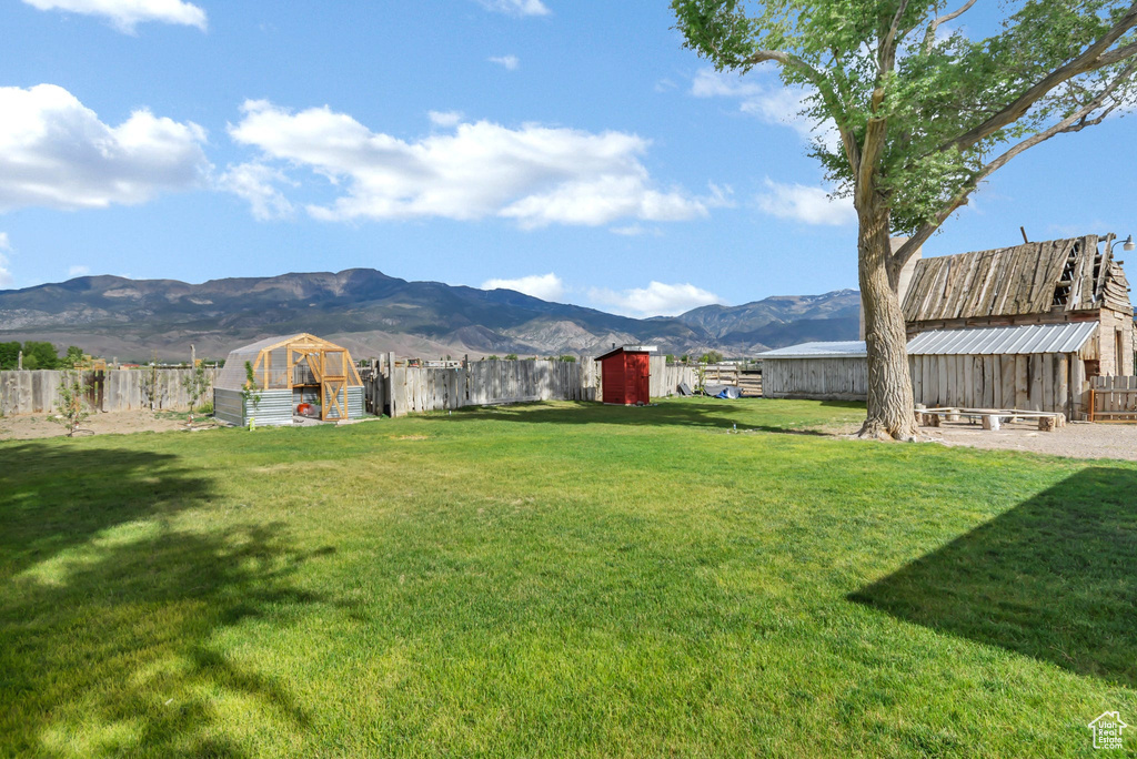 View of yard featuring a mountain view