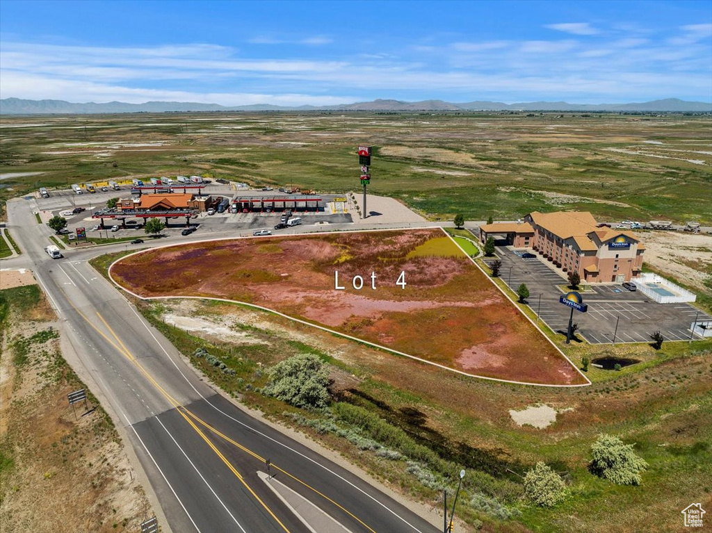 Aerial view of property and surrounding area with mountains and property parcel outlined