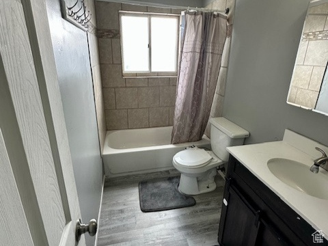 Bathroom with a textured wall