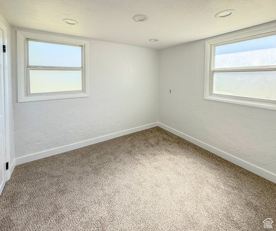 Spare room with carpet, baseboards, and recessed lighting