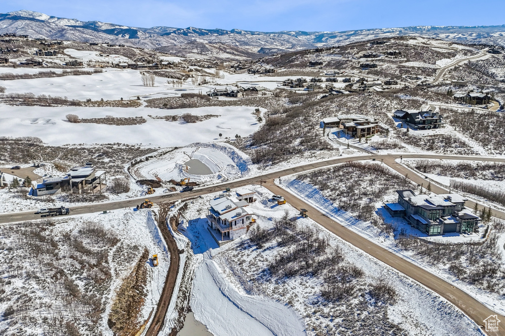 Snowy aerial view with a mountain view