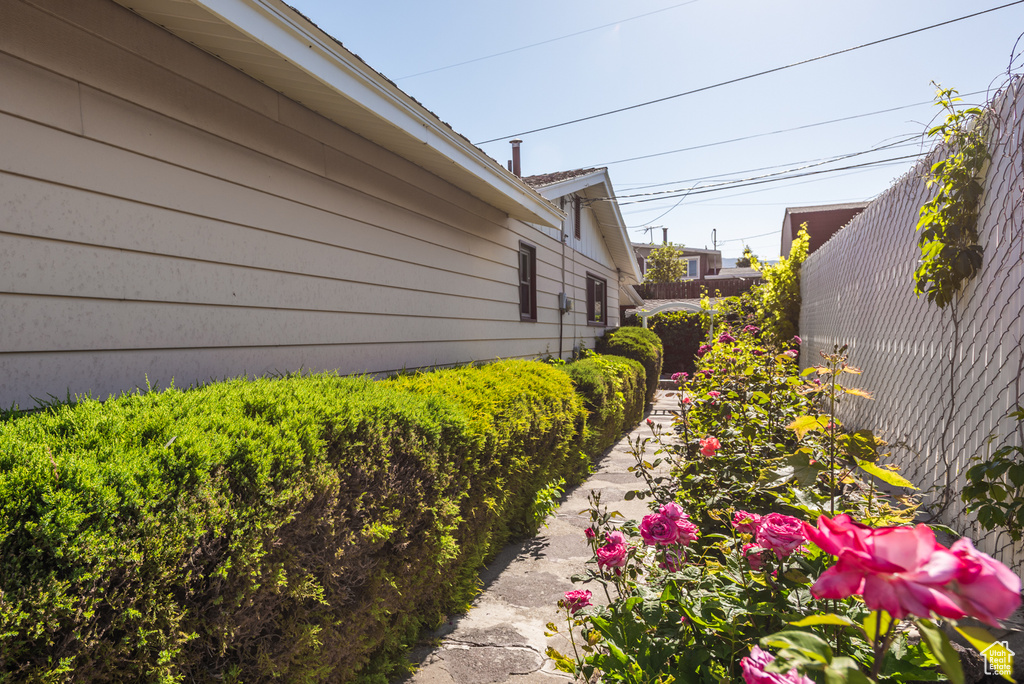 View of home\\\'s exterior