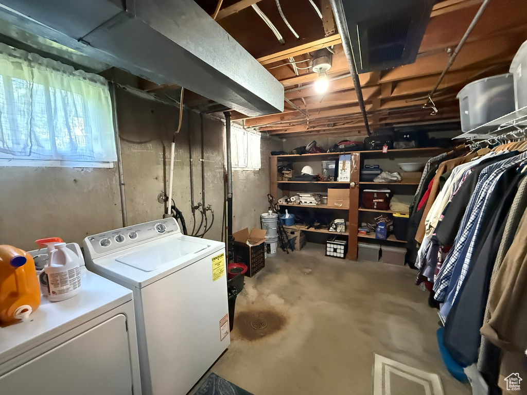 Below grade area with washer and clothes dryer