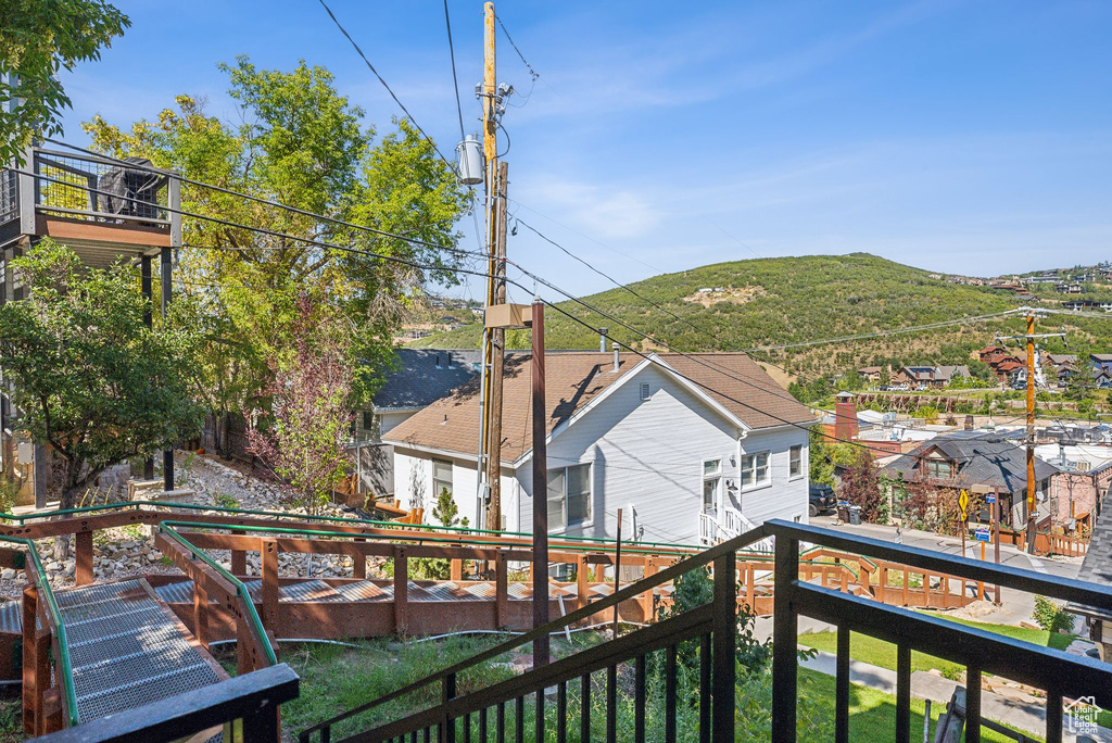Balcony featuring a mountain view