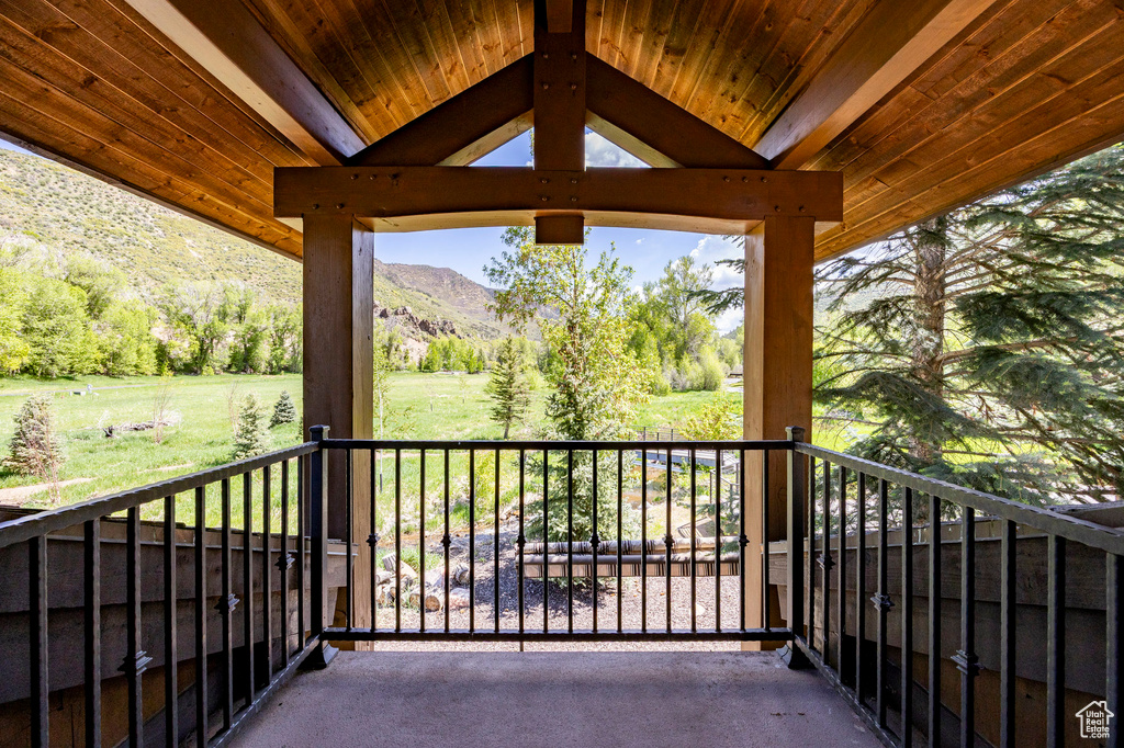 Balcony featuring a mountain view