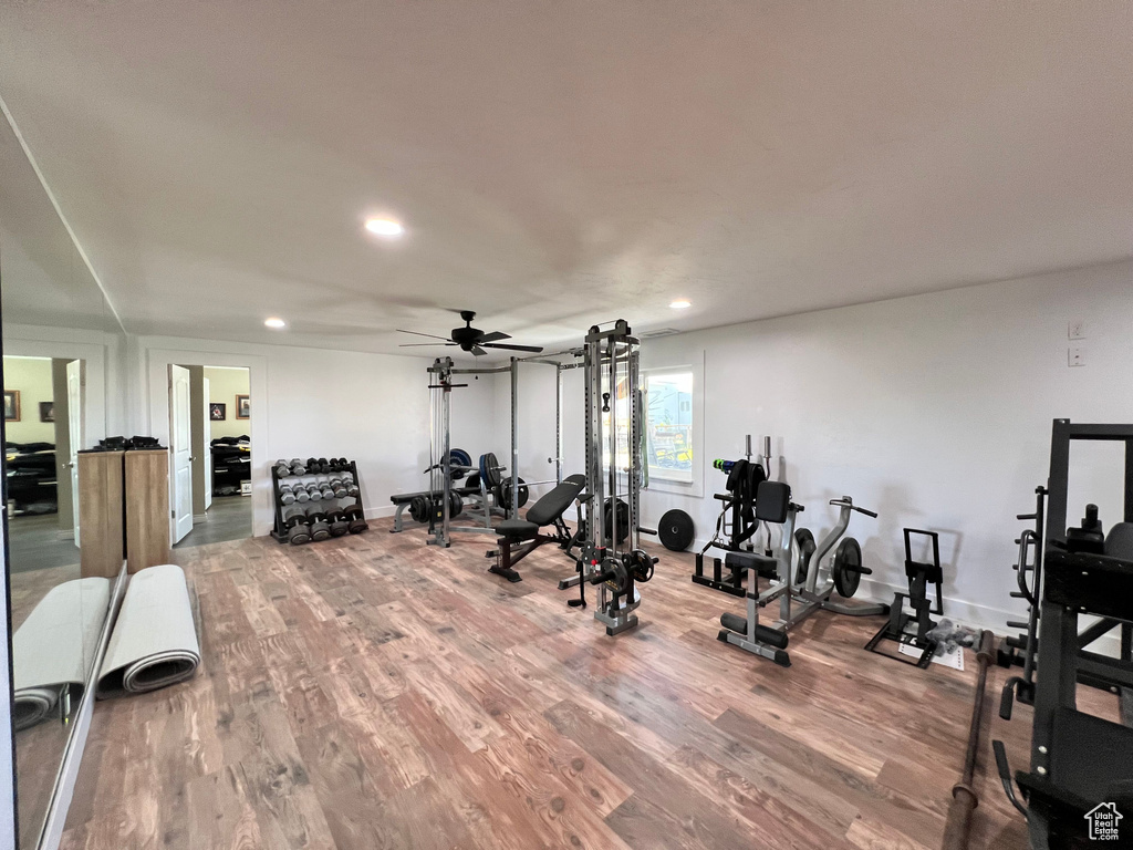 Exercise area featuring recessed lighting, wood finished floors, baseboards, and ceiling fan