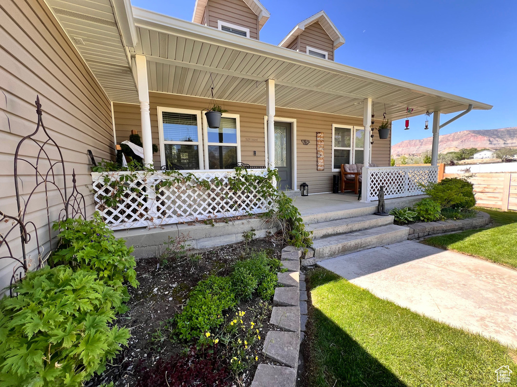 Doorway to property with a porch