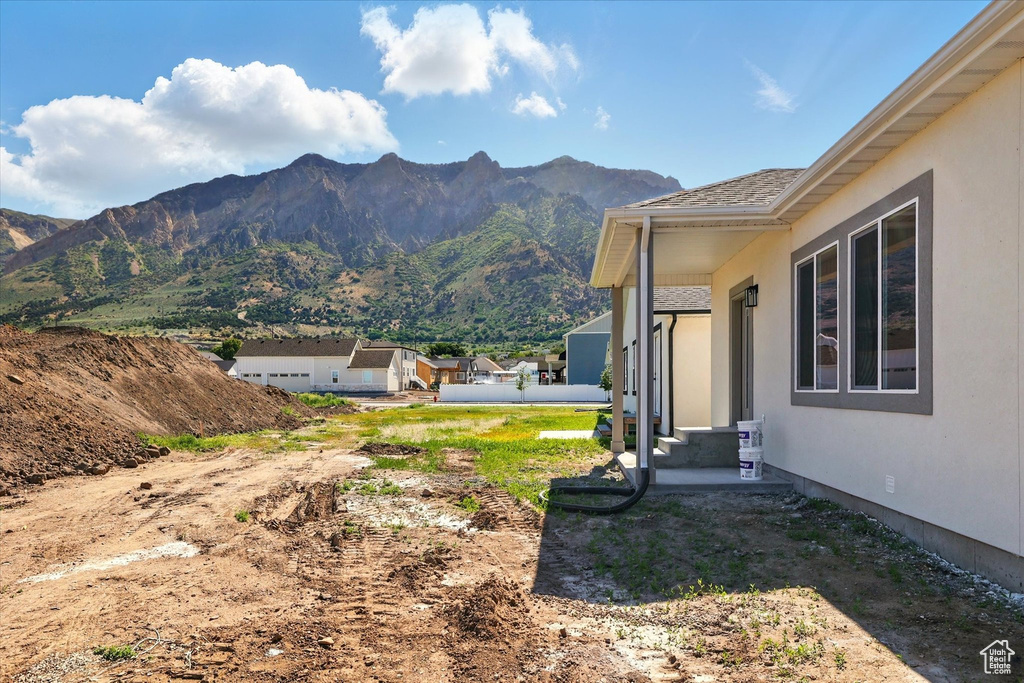 View of yard featuring a mountain view