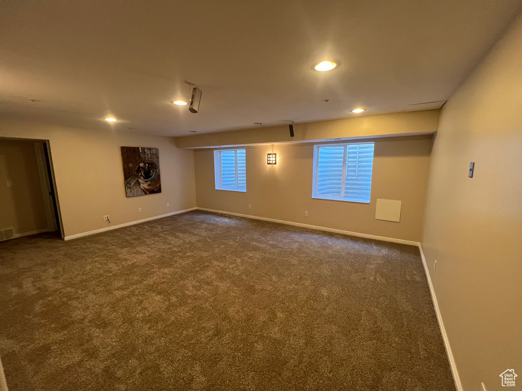 Carpeted spare room with baseboards and recessed lighting
