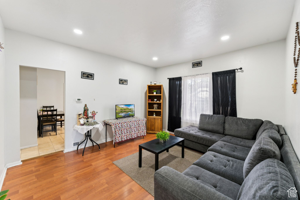 Living area featuring light wood-style floors, recessed lighting, and baseboards