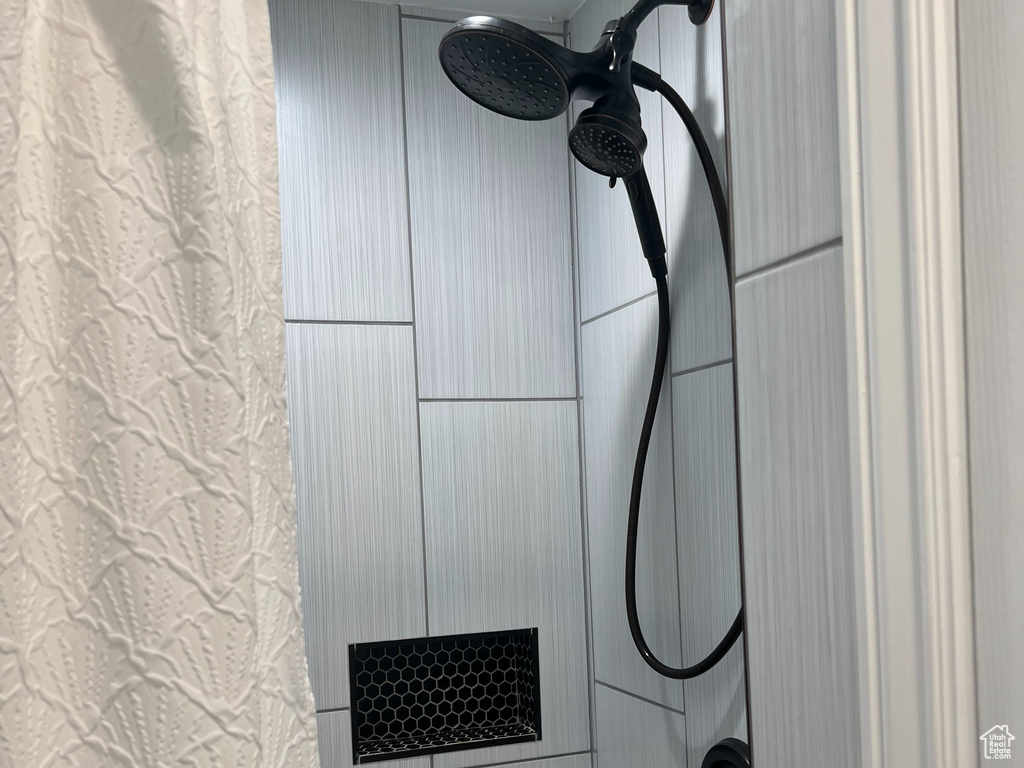 Full bathroom with curtained shower