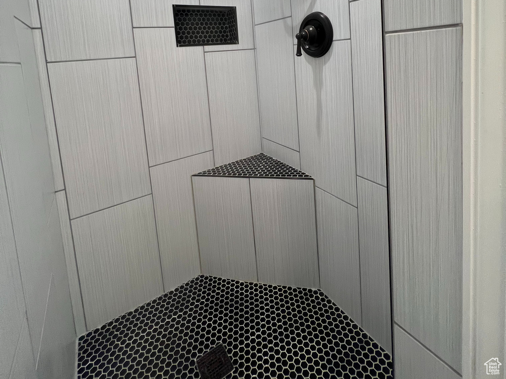 Full bathroom with tiled shower