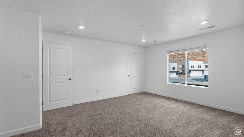 Spare room with carpet flooring, baseboards, and recessed lighting