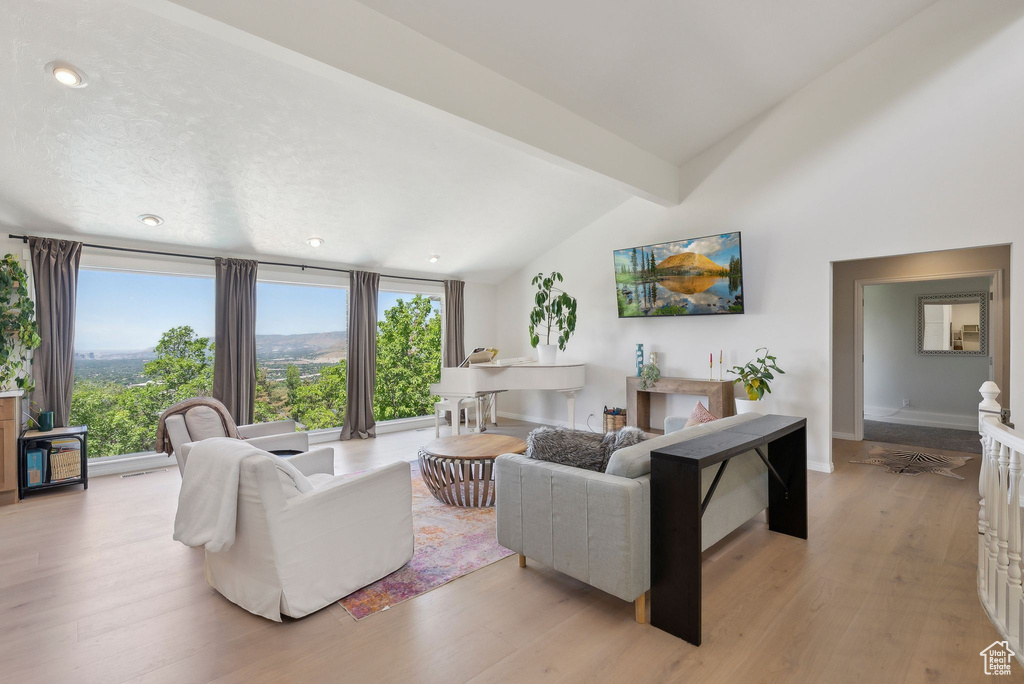 Living room with healthy amount of natural light, light wood-style flooring, recessed lighting, and baseboards