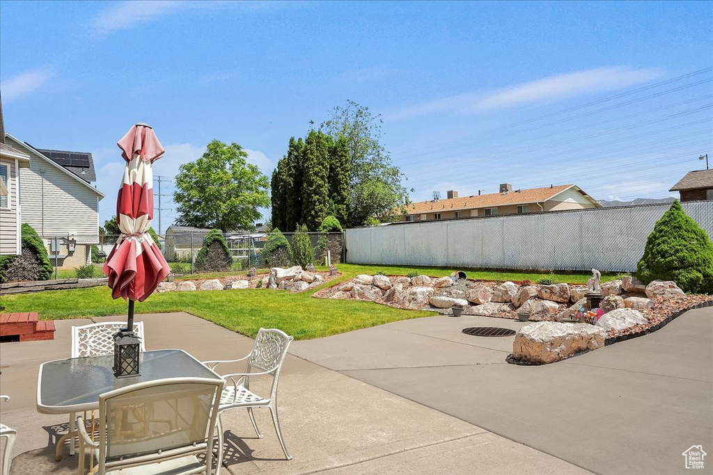 View of patio / terrace featuring outdoor dining area