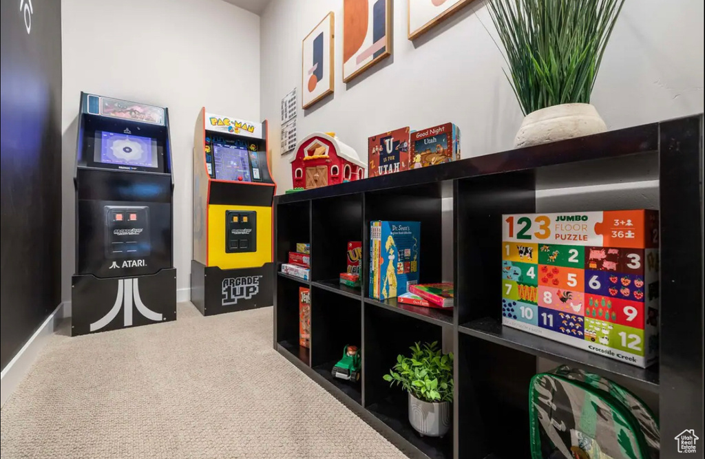 Recreation room featuring carpet flooring and baseboards