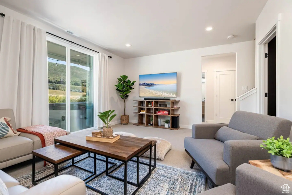 Living room with carpet flooring, recessed lighting, and baseboards
