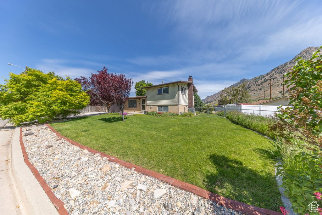 View of yard with a mountain view