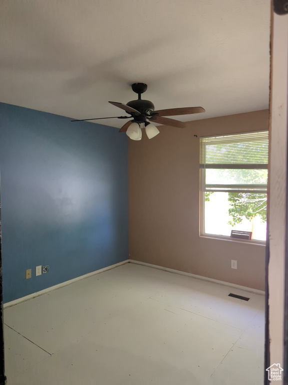 Unfurnished room featuring baseboards and a ceiling fan