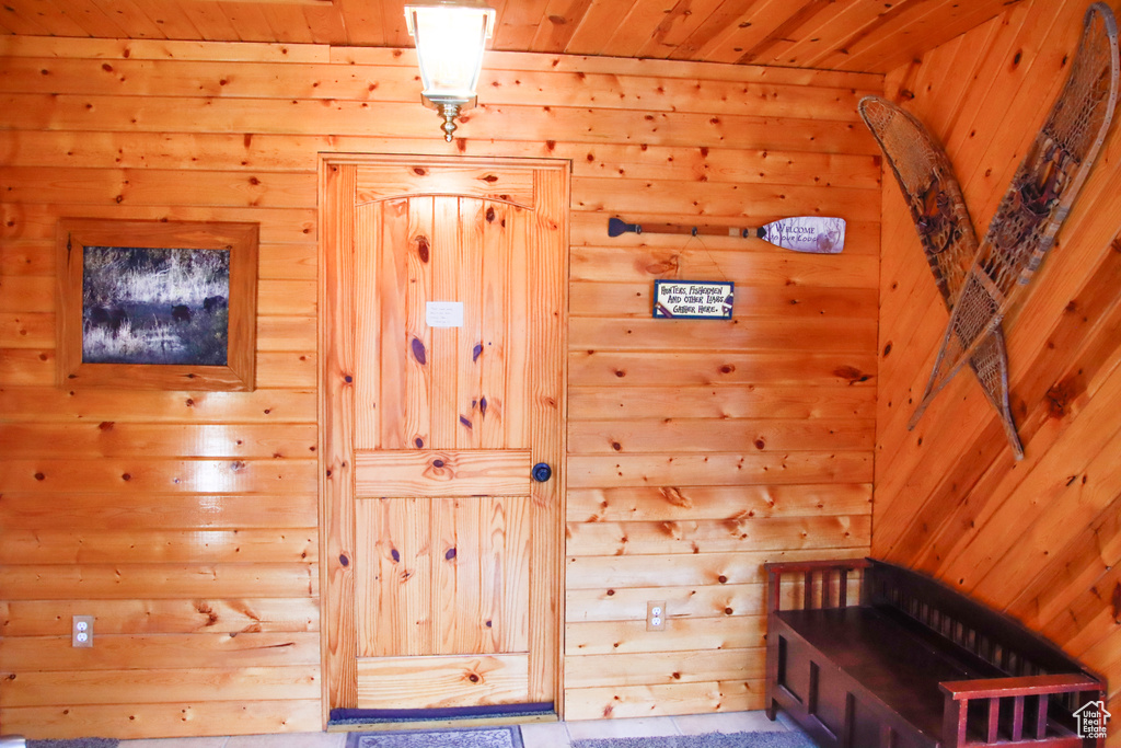 Sauna / steam room with wood walls and wooden ceiling