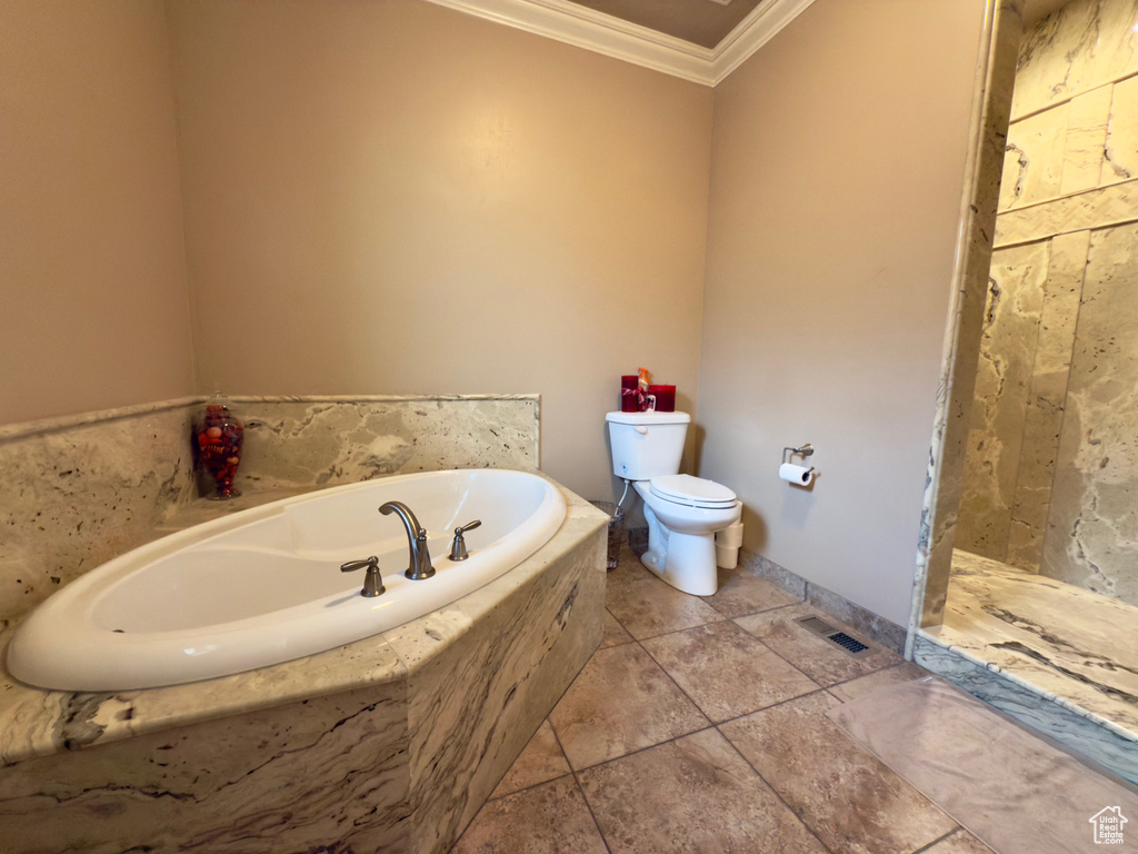 Full bath featuring crown molding, toilet, a bath, and baseboards