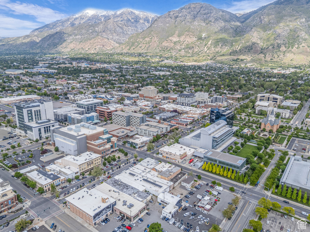 Bird\\\'s eye view of a mountainous background