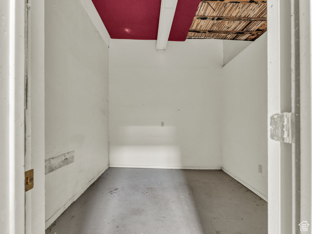 Unfurnished room featuring concrete flooring