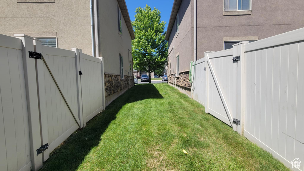 View of yard featuring a gate