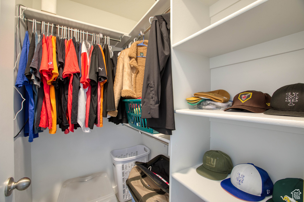 View of walk in closet