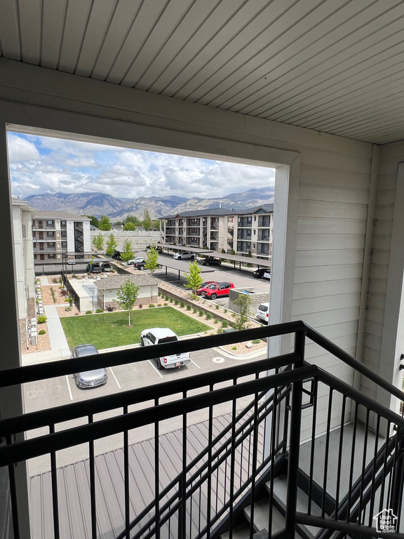 Balcony featuring a mountain view