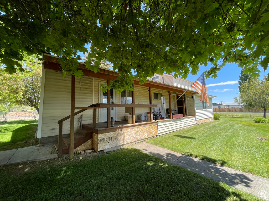 View of front facade with a front lawn and a porch