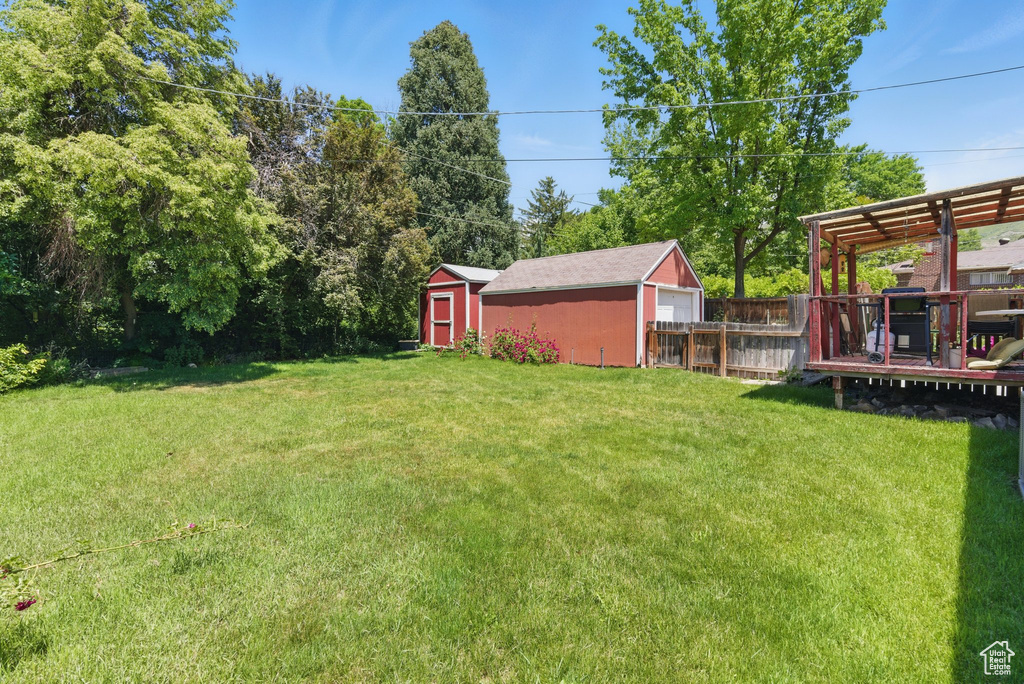 View of yard with a garage