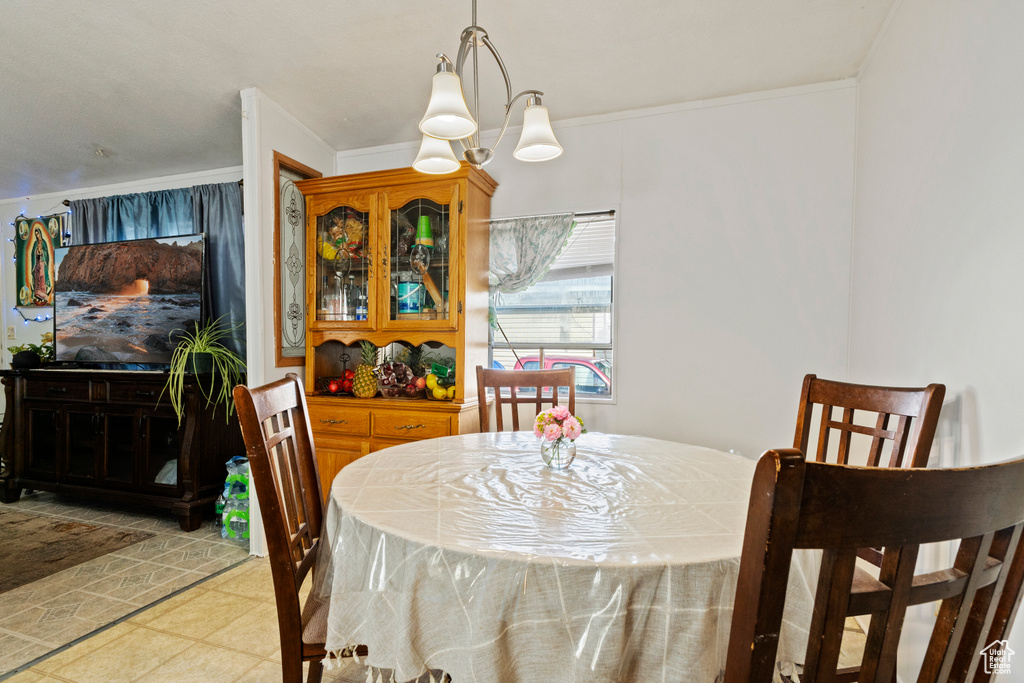 Dining space with crown molding