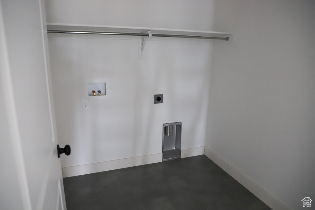 Washroom with washer hookup, electric dryer hookup, and baseboards