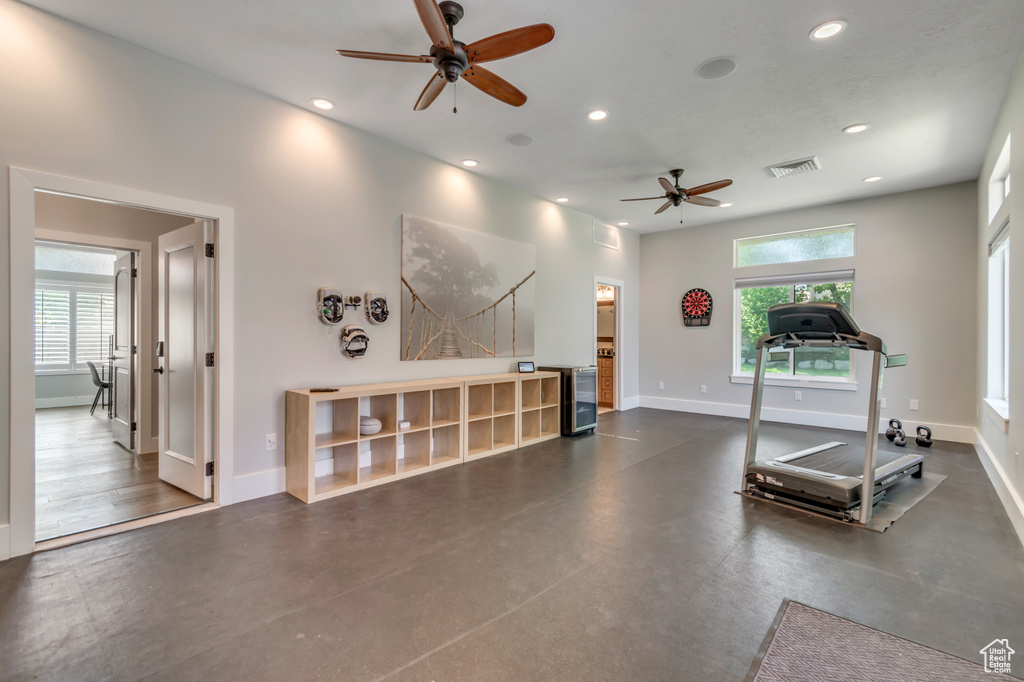 Workout area featuring ceiling fan, recessed lighting, healthy amount of natural light, and baseboards