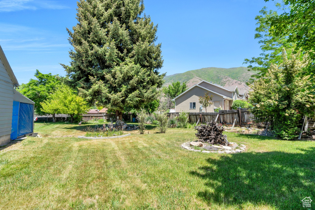 View of yard with a mountain view