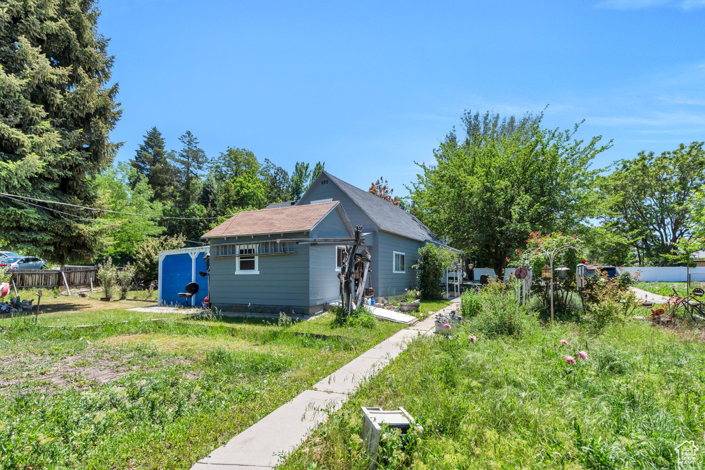 View of side of property featuring an outdoor structure