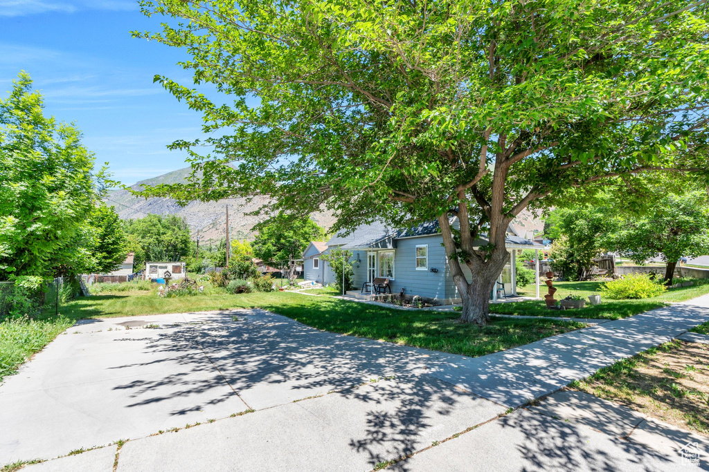 View of front facade with a front yard and a mountain view