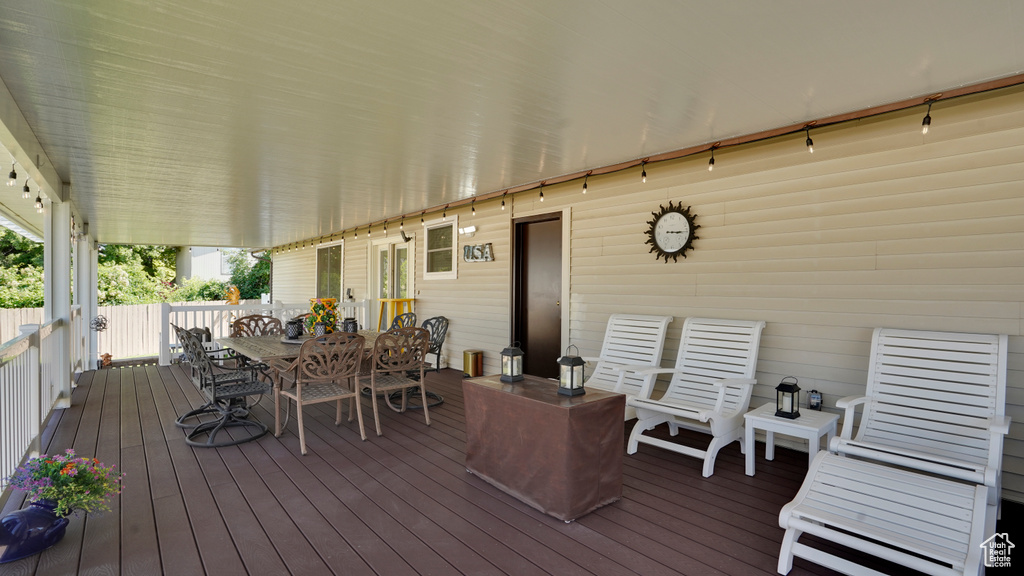 Deck with outdoor dining area