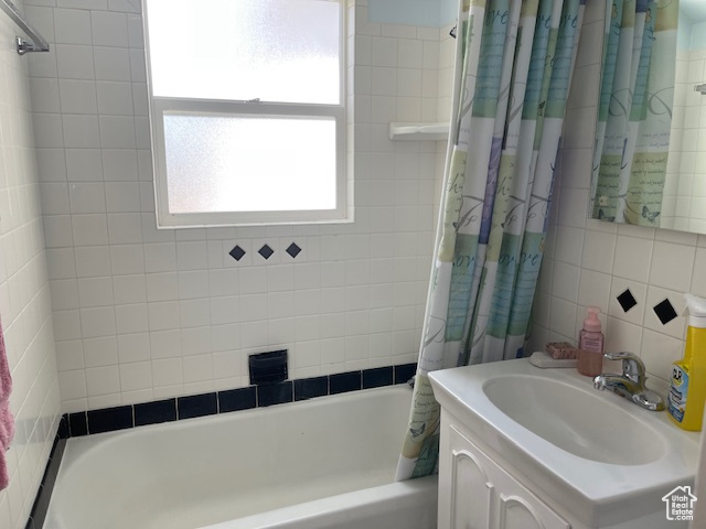 Full bath with shower / tub combo and vanity