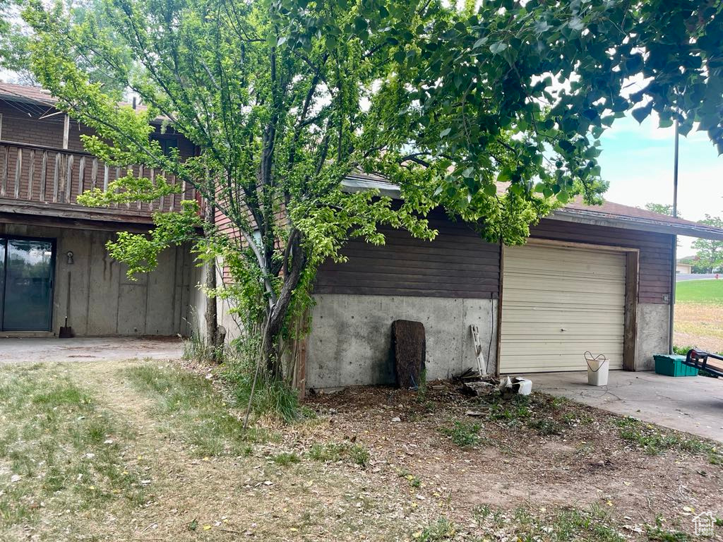 Detached garage featuring driveway