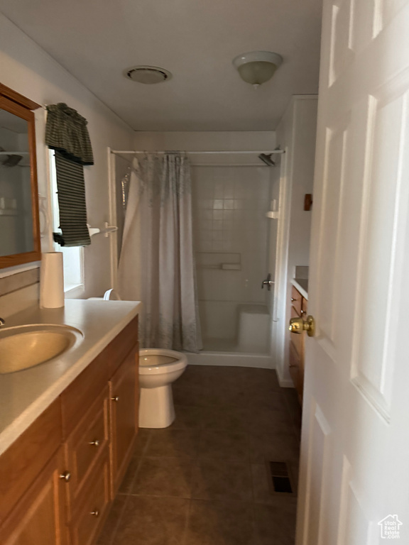 Full bath with vanity, curtained shower, toilet, and tile patterned flooring