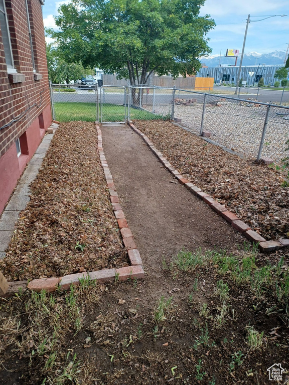 View of yard featuring a gate