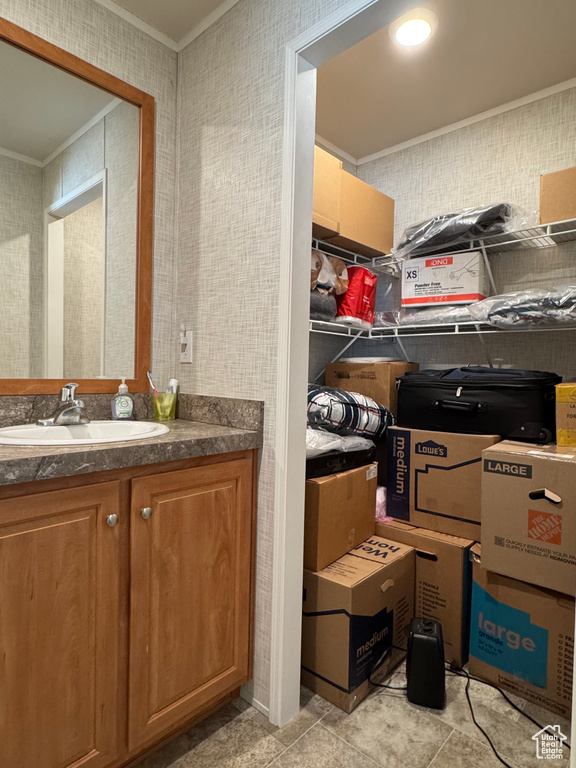 Storage with a sink