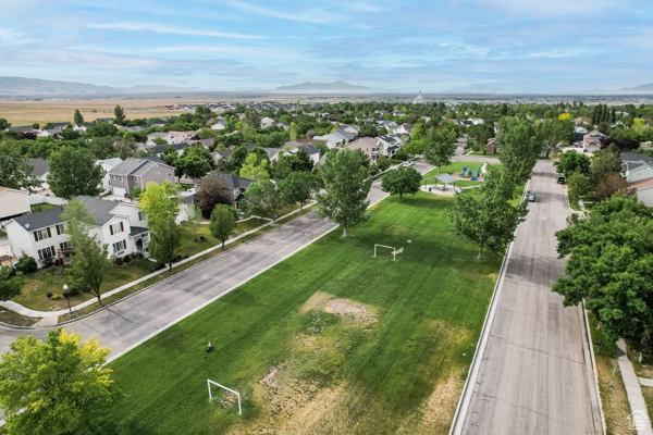 View of property location featuring nearby suburban area and mountains