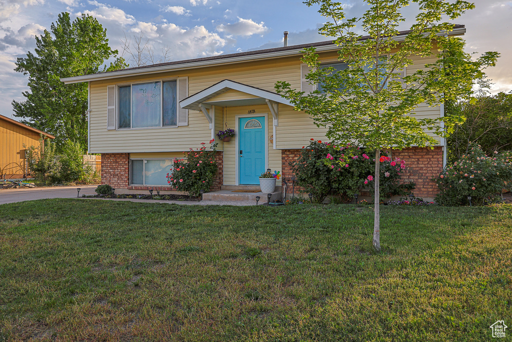 1878 S 3300 W Syracuse, UT 84075